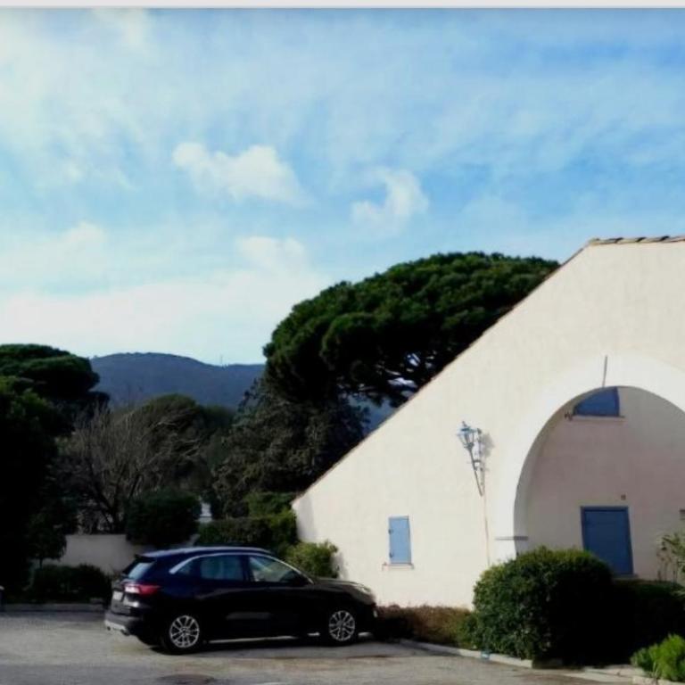 Chateau Charlie - Apartment mit 2 Schlafzimmern und Gartenblick - 10