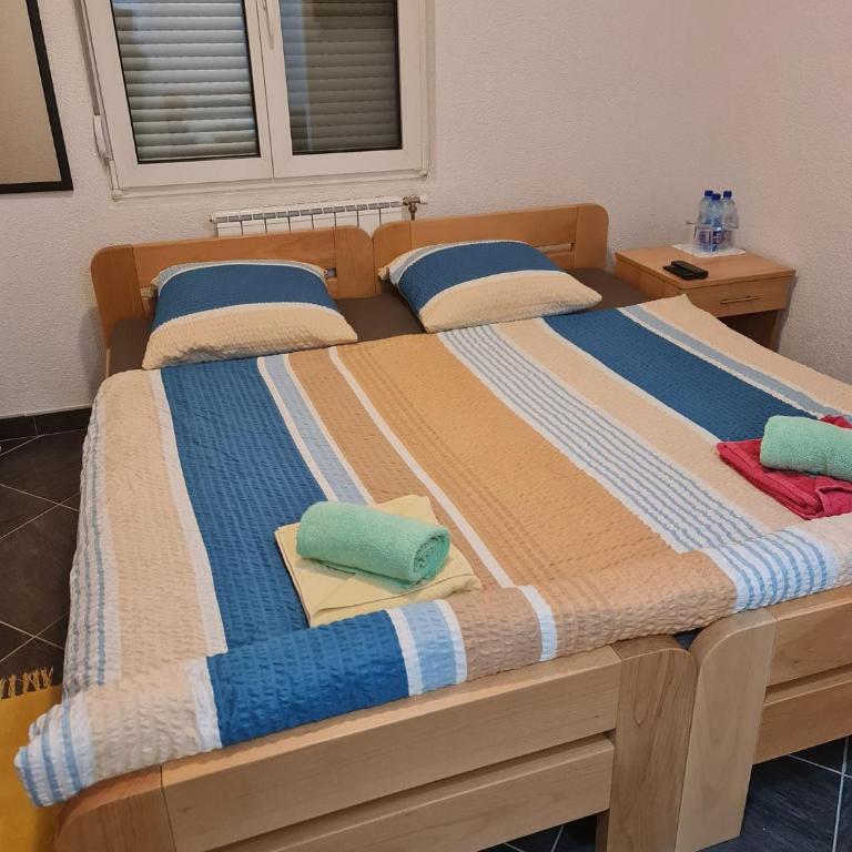Villa Hukic - Trokrevetna Soba sa Kupatilom - 9