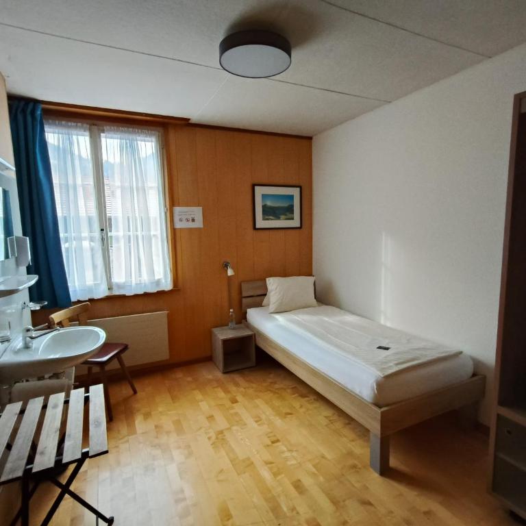 Gasthof Hirschen in Wilderswil - Einzelzimmer mit Gemeinschaftsbad - 3