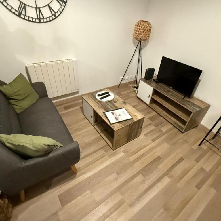 Studio with bedroom near train station - Apartamento de 1 dormitorio - 18
