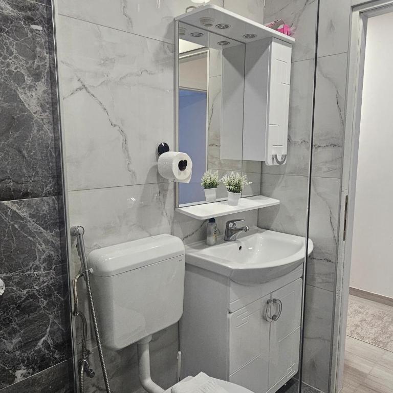 Esma - One-Bedroom Apartment - 4