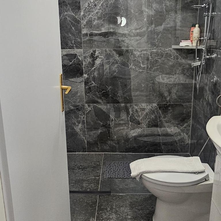 Esma - One-Bedroom Apartment - 3