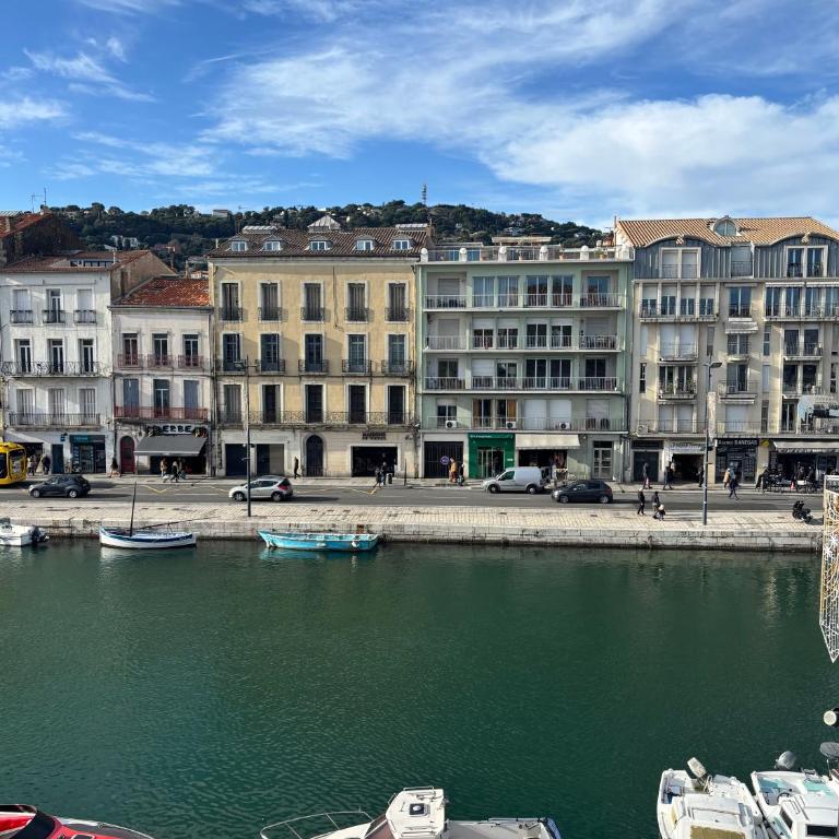 Elegant duplex sur le Cadre Royal au cœur de Sète - Premium Apartment mit 3 Schlafzimmern - 16