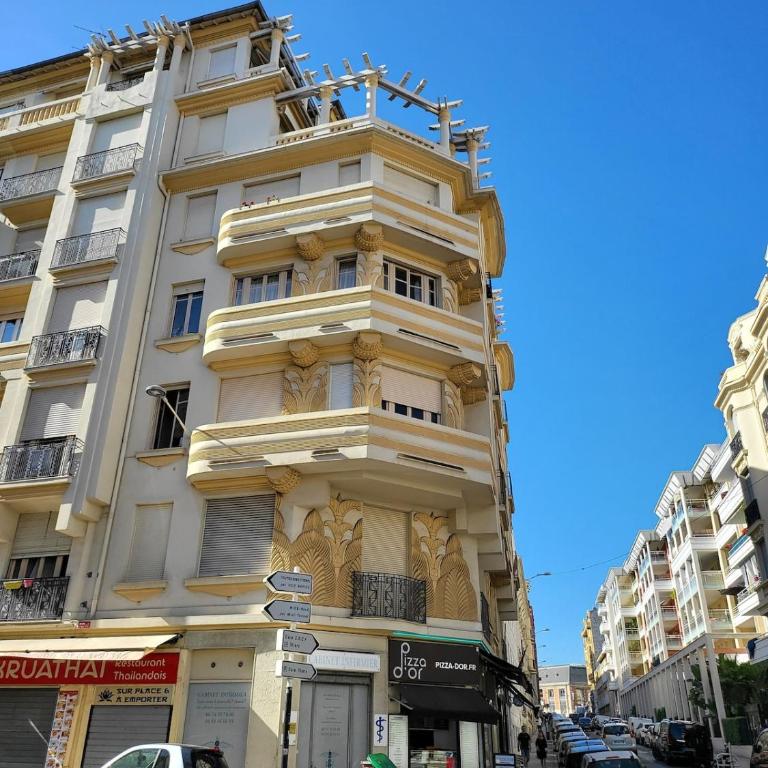 Design et Art - Proche Centre et Terrasse - Appartement 1 Chambre - 3