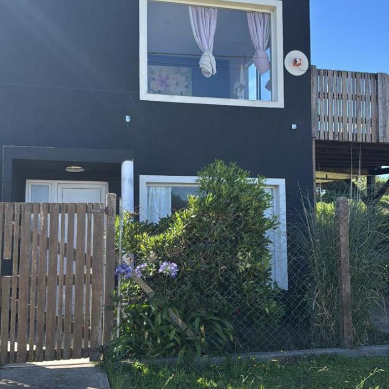 Caleta Olivia - Casa de 2 dormitorios - 1