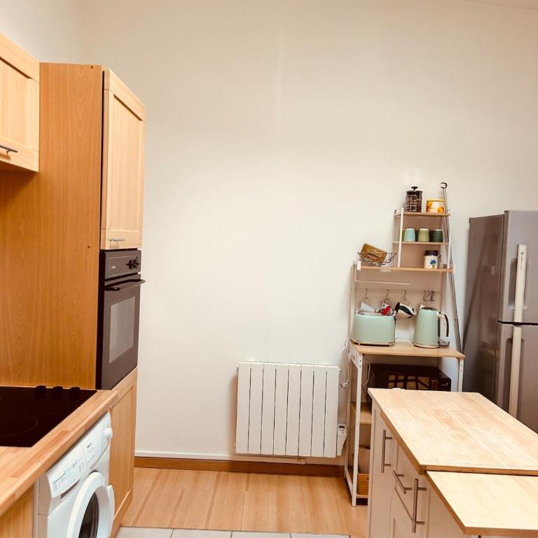 Large bright apartment Downtown Station 5 min away - One-Bedroom Apartment - 11