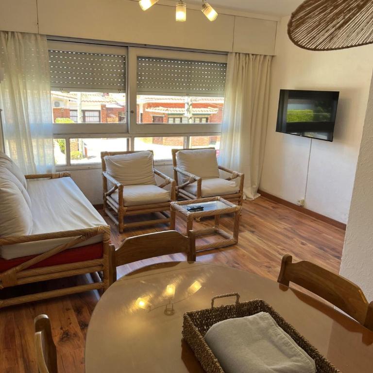 Edificio Carbe Punta del Este - Frente al Mar -parada 2 de la Mansa - Apartamento de 2 dormitorios - 4