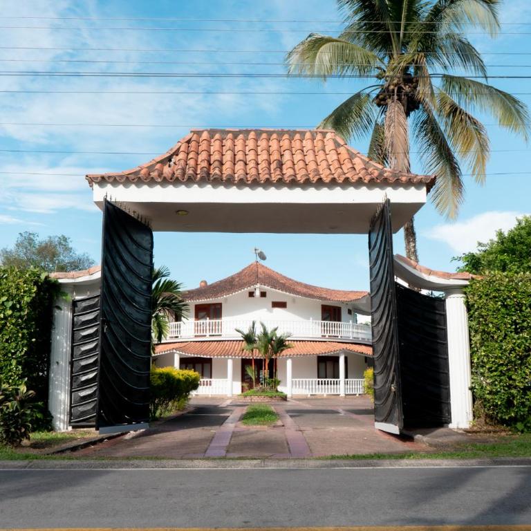 Casa en villavicencio - Four-Bedroom House - 2