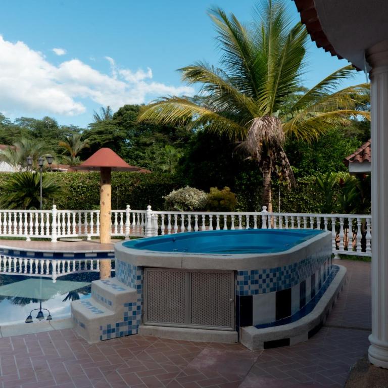 Casa en villavicencio - Four-Bedroom House - 13