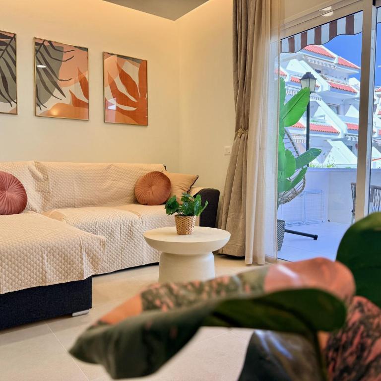 Sunny Escapes, Newly Renovated - Playa de las Americas - Apartamento de 1 dormitorio - 2