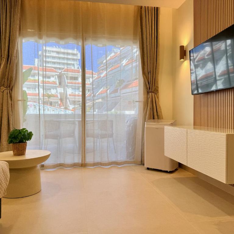 Sunny Escapes, Newly Renovated - Playa de las Americas - Apartamento de 1 dormitorio - 16