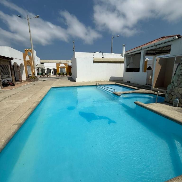 Casa en punta carnero garita de seguridad 24 horas con Terraza - Villa - 1