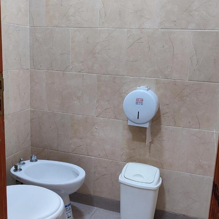 Departamento grande con pileta hasta 10 personas a minutos del nodo y del estadio - Three-Bedroom Apartment - 9