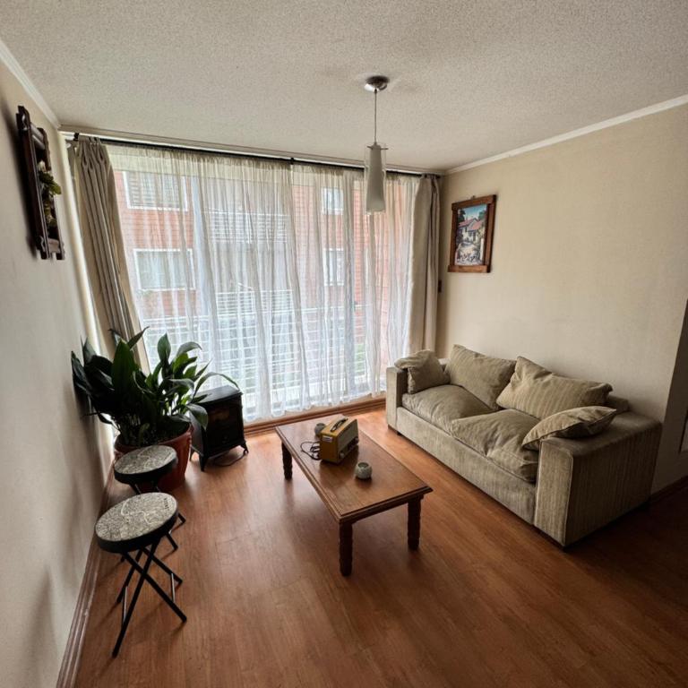 Departamento amplio y cómodo con estacionamiento - Three-Bedroom Apartment - 1