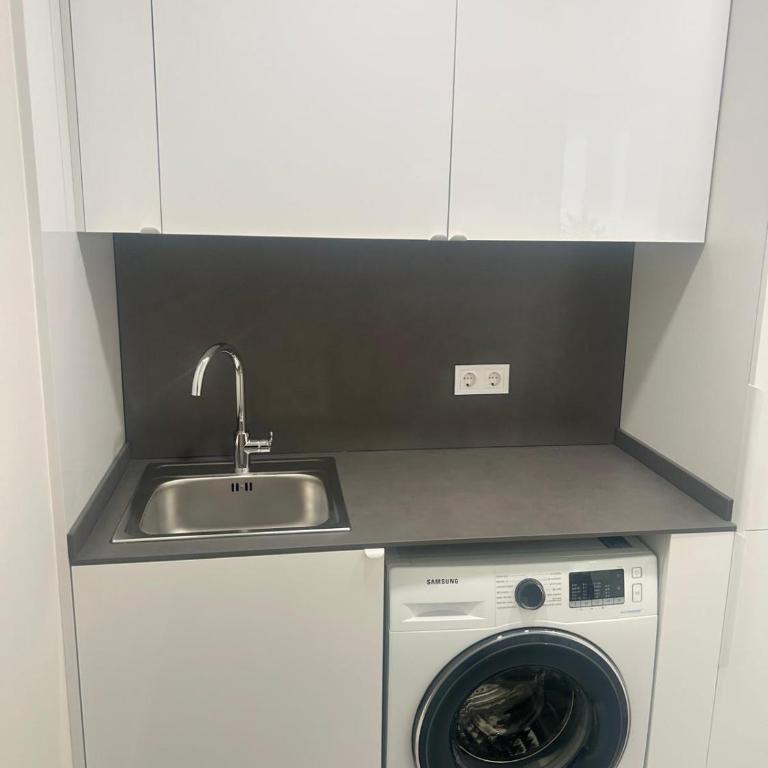 Villa Montjuic Apartments - One-Bedroom Apartment - 15