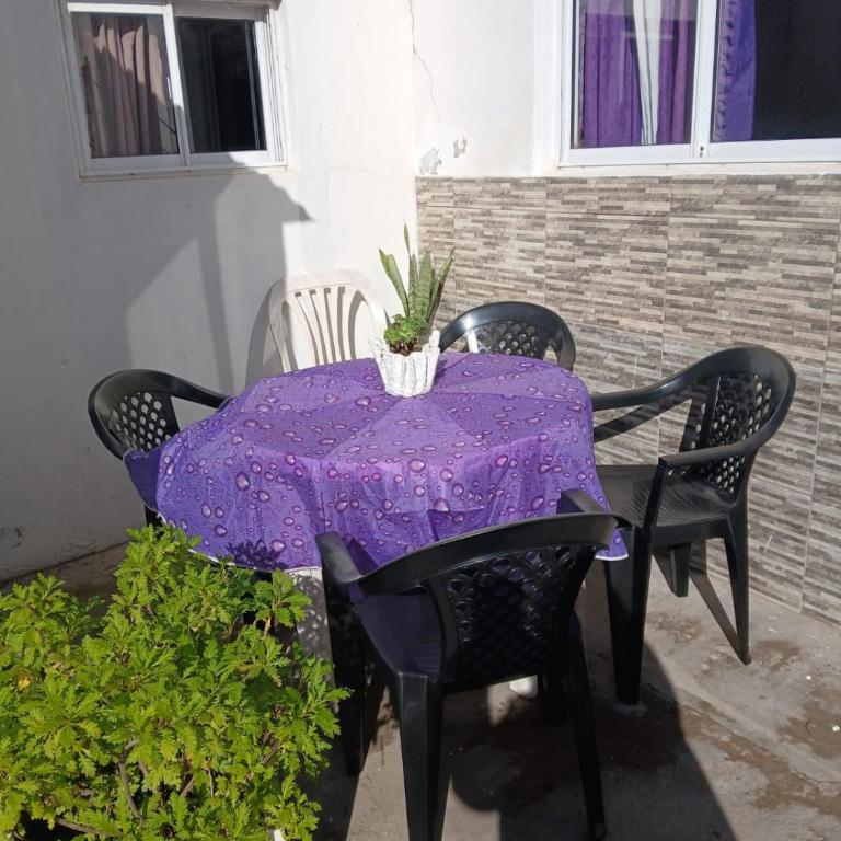 Casa con patio grande - Two-Bedroom House - 5