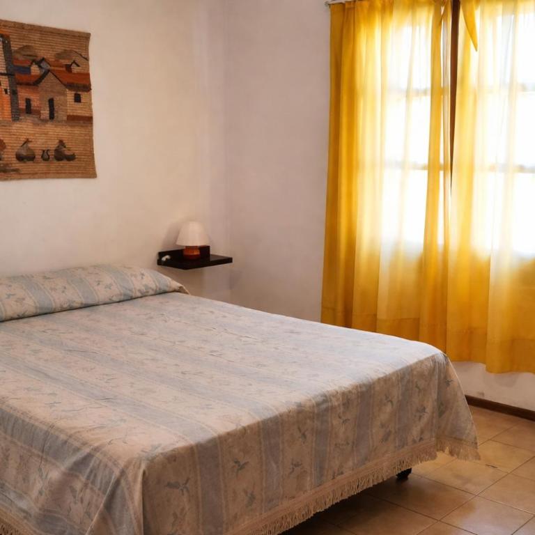 Cabaña para 5 personas con piscina y parque en La Falda - Two-Bedroom House - 5