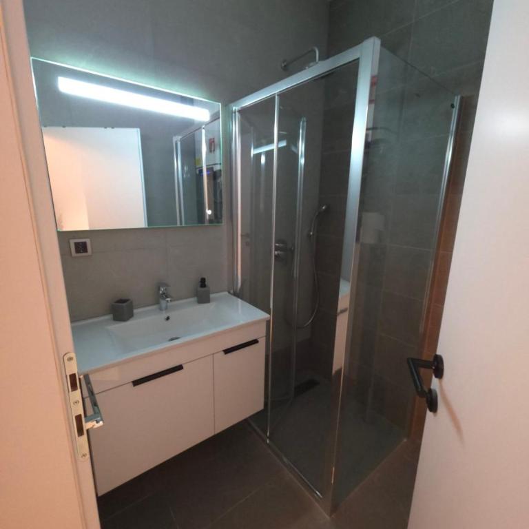 Monte Casa Jahorina - One-Bedroom Deluxe Apartment - 4