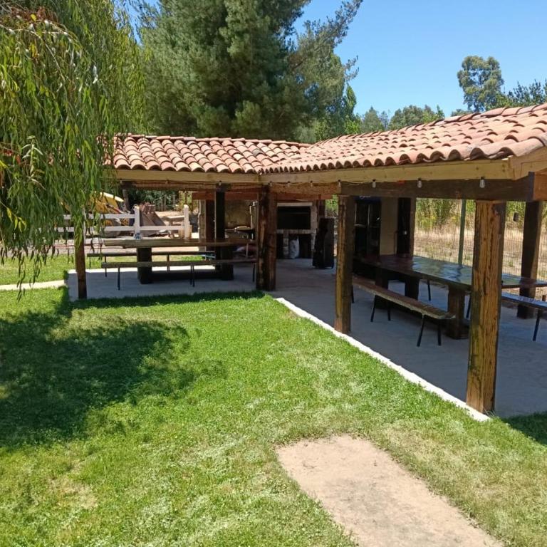 Arriendo casona en el campo, piscina, Quincho y Río Huaqui - Four-Bedroom House - 2
