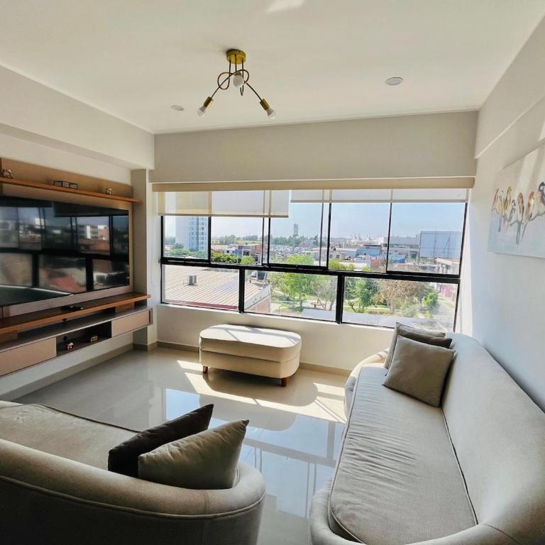 Alojamiento frente al centro comercial Mall Plaza Trujillo - Apartamento de 1 dormitorio - 1