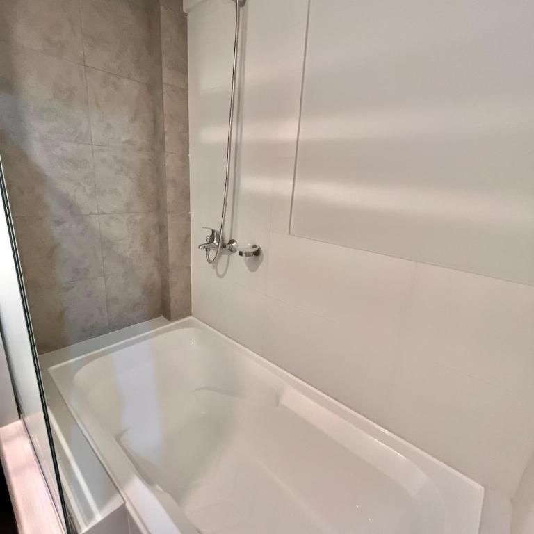 Alojamiento frente al centro comercial Mall Plaza Trujillo - Apartamento de 1 dormitorio - 12