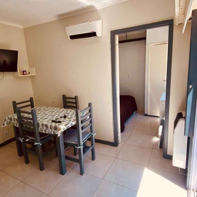Alsina - Luminoso departamento con balcon, zona Guemes - One-Bedroom Apartment - 1