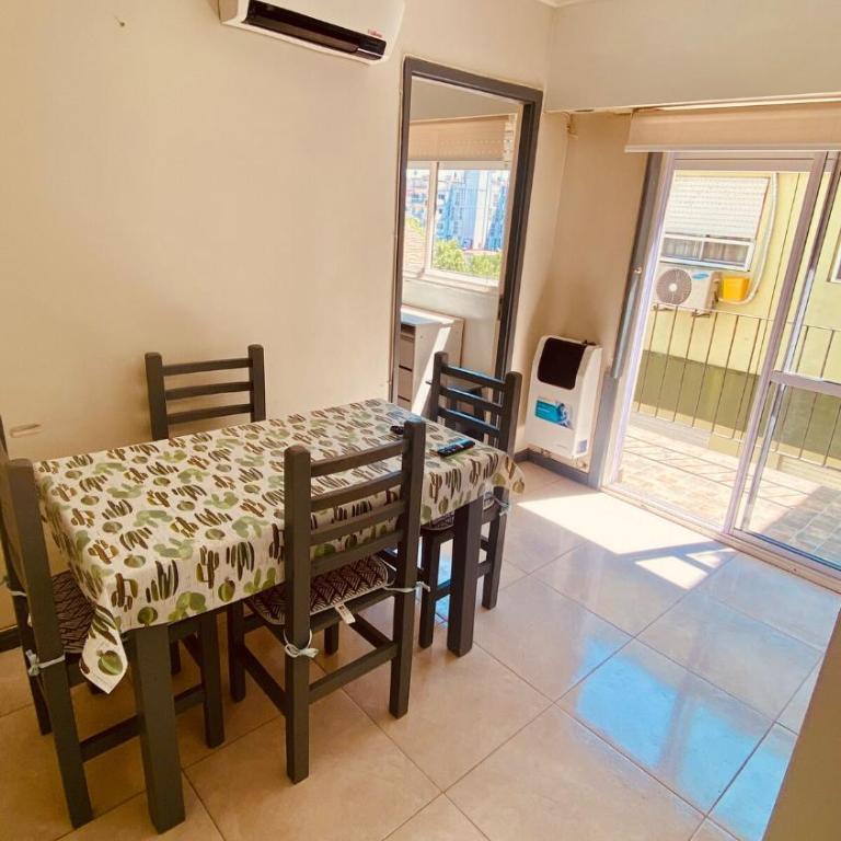 Alsina - Luminoso departamento con balcon, zona Guemes - One-Bedroom Apartment - 6