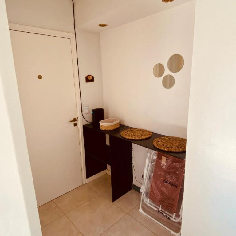 Alsina - Luminoso departamento con balcon, zona Guemes - One-Bedroom Apartment - 7