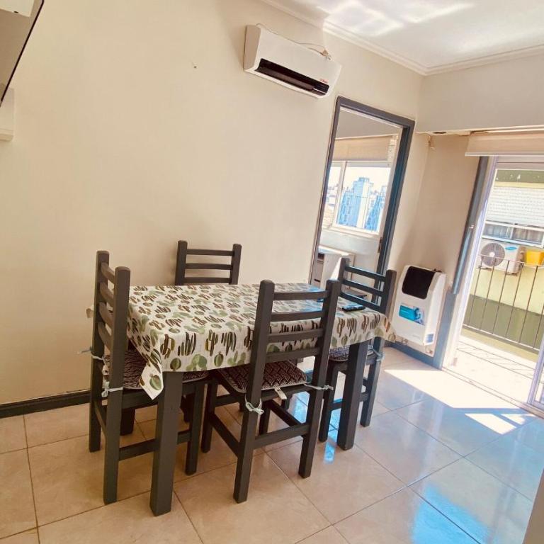 Alsina - Luminoso departamento con balcon, zona Guemes - One-Bedroom Apartment - 8