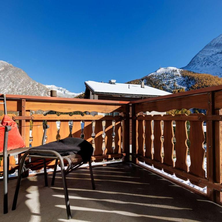 Cornelia 1 Ski-In-Out Stunning Views & Sleeps 8 - Apartment - 3