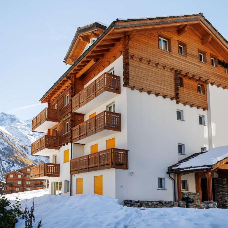 Cornelia 1 Ski-In-Out Stunning Views & Sleeps 8 - Apartment - 29