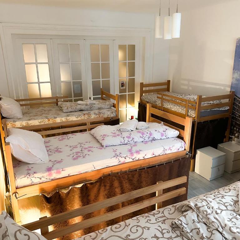 The Horse Monument Hostel - Bed in 5-Bed Mixed Dormitory Room - 3