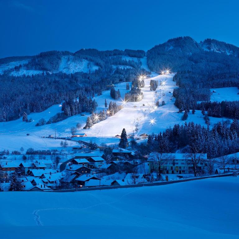 FeWo Aloisius im Allgäu - Über den Dächern von Nesselwang, Sonniger Balkon, Bergblick, Königscard inklusive - Apartment - 46