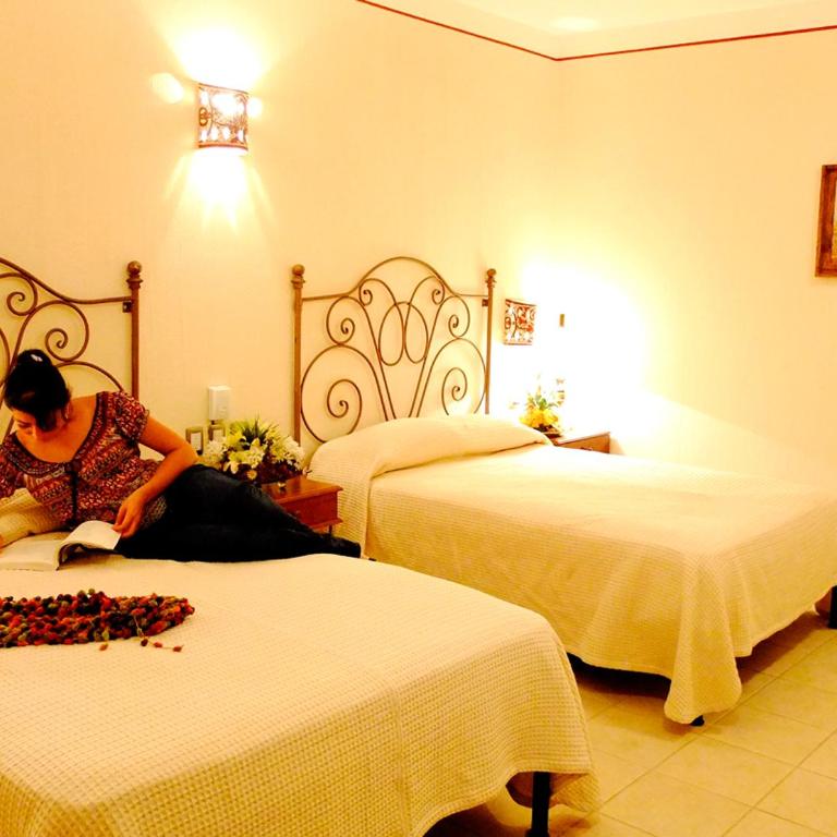 Hotel Dainzu - Habitación con cama grande y cama doble - 1