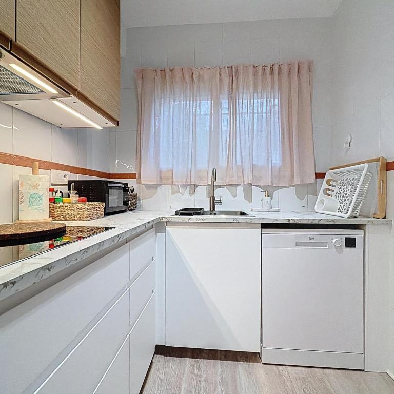 La Bella Lola Estartit Rental - Three-Bedroom House - 16