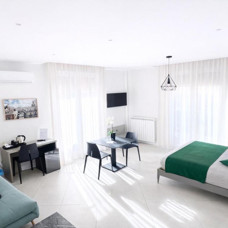 Maqueda Suites - Suite con Balcone - 1