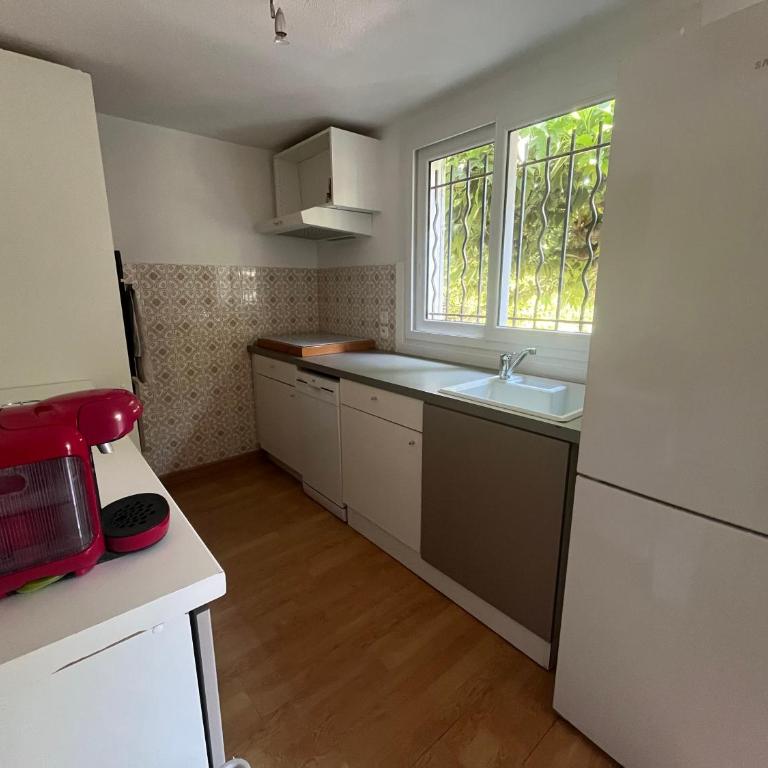 T2 en rez-de-jardin en plein coeur de la Londe les Maures - Maison 1 Chambre - 3