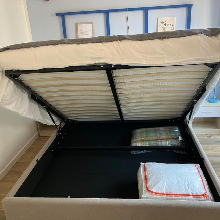 New Freedom Studio Tram 150m - One-Bedroom Apartment - 17