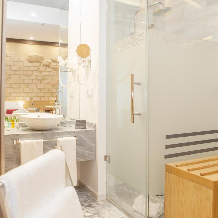 Soho Boutique Capuchinos & Spa - Habitación Triple Confort - 2