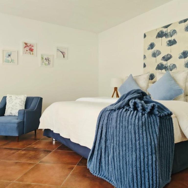 Hotel Los Palomos - Habitación con cama extragrande y vistas a la piscina - 1