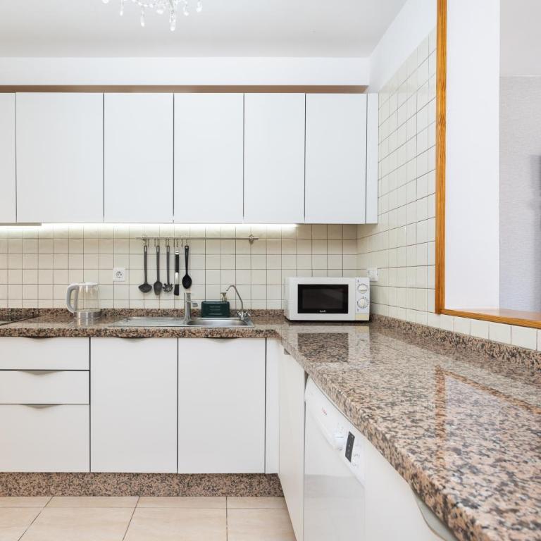Beautiful two-storey house with terrace and patio in an exclusive area - Haus mit 2 Schlafzimmern - 20