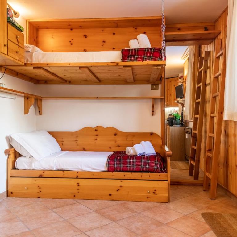 MCX Vacation Rental - La Casetta A Cervinia, Ski-out studio apartment, a few steps from the cable car! - Appartamento con Vista Montagna - 2