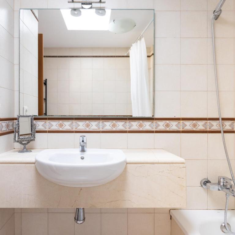 Beautiful two-storey house with terrace and patio in an exclusive area - Haus mit 2 Schlafzimmern - 11