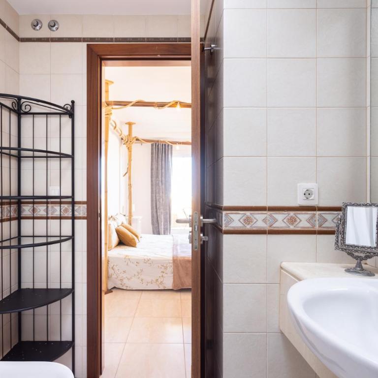 Beautiful two-storey house with terrace and patio in an exclusive area - Haus mit 2 Schlafzimmern - 13