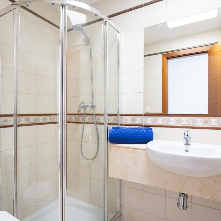 Beautiful two-storey house with terrace and patio in an exclusive area - Haus mit 2 Schlafzimmern - 6