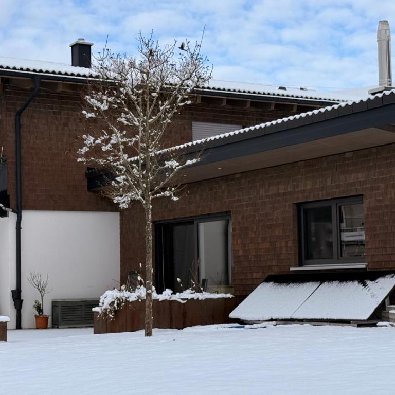 Ferienwohnung Weitblick Wangen im Allgäu - Zwei Schlafzimmer - Terrasse - Kamin - Deluxe Apartment mit 2 Schlafzimmern und Gartenblick - 34