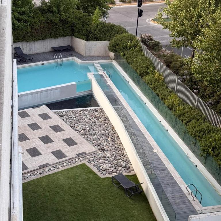 Skyline Urban Retreat in Providencia - Apartment with Mountain View - 23