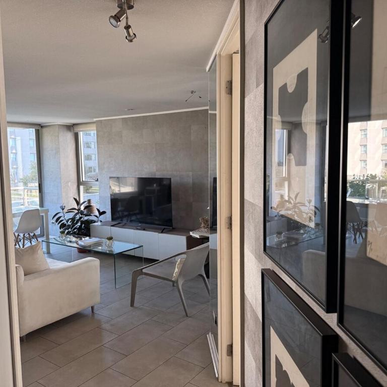 Skyline Urban Retreat in Providencia - Apartment with Mountain View - 4