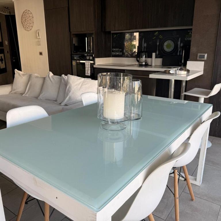 Skyline Urban Retreat in Providencia - Apartment with Mountain View - 8