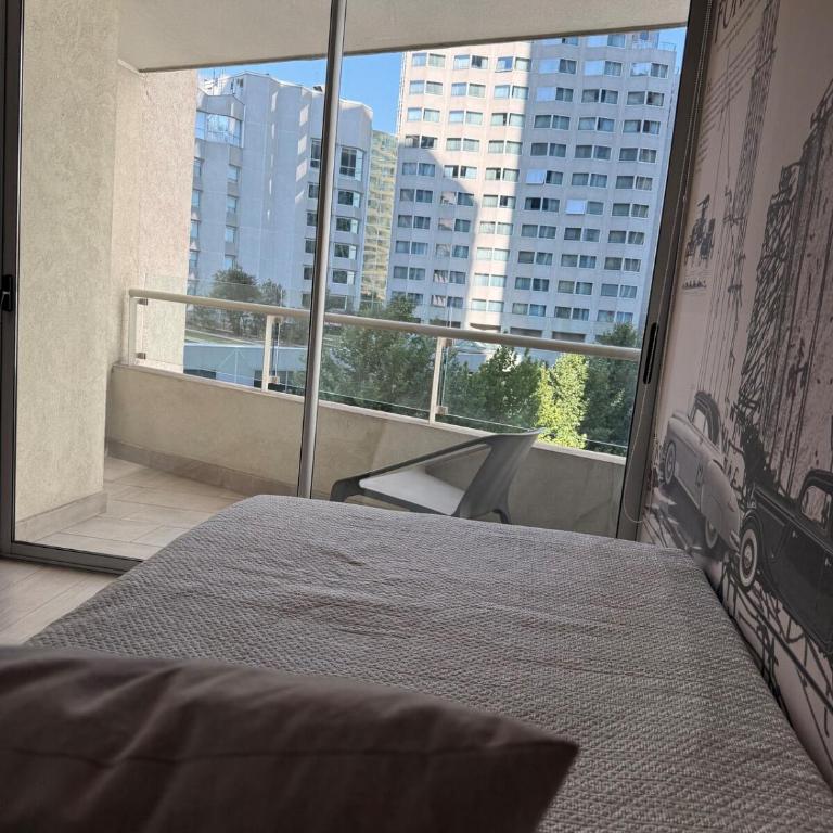 Skyline Urban Retreat in Providencia - Apartment with Mountain View - 21